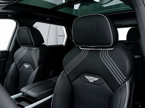 New 2025 Bentley Bentayga image 16