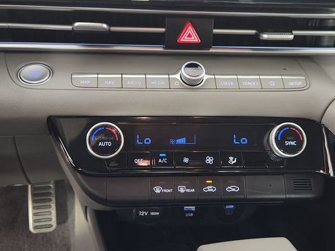 Certified 2025 Hyundai Elantra SEL FWD image 26