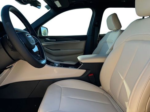 New 2025 Jeep Grand Cherokee L Limited image 19