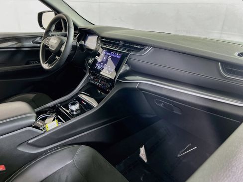 Used 2023 Jeep Grand Cherokee Altitude image 28