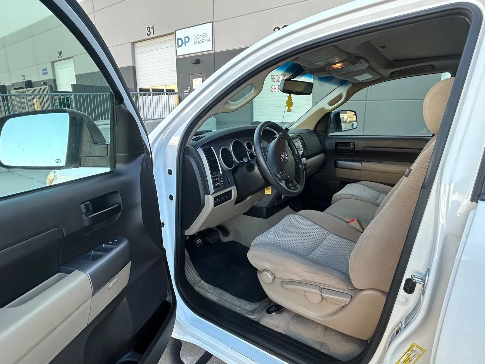 Used 2010 Toyota Tundra 4x4 CrewMax w/ SR5 Pkg image 9