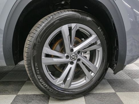 Used 2024 Volkswagen Atlas Cross Sport SEL R-Line image 19