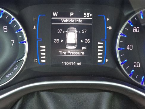 Used 2018 Chrysler Pacifica Touring-L FWD image 25