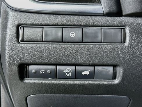 Used 2024 Nissan Rogue SV FWD image 17