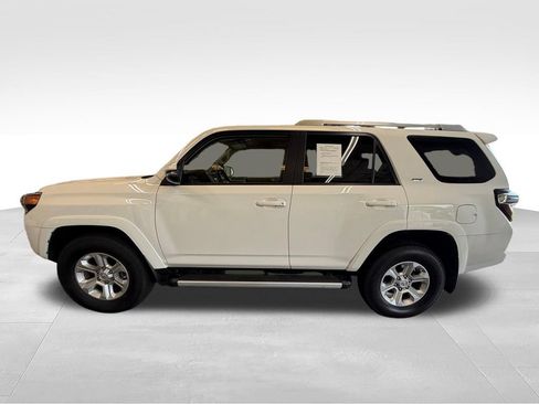 Used 2018 Toyota 4Runner SR5 Premium AWD/4WD image 2