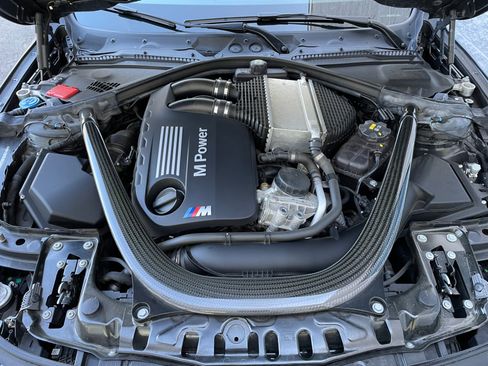 Used 2018 BMW M4 Convertible RWD image 55