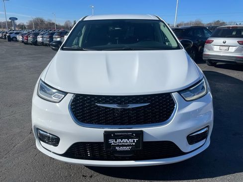 Used 2024 Chrysler Pacifica Limited FWD image 28
