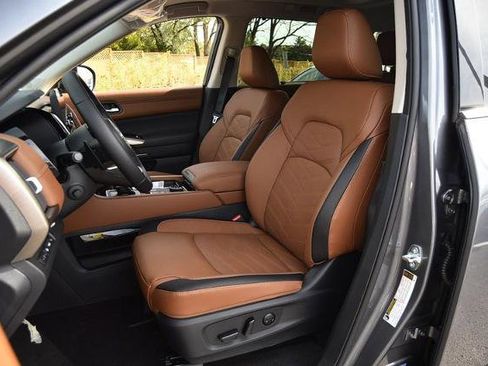 New 2025 Nissan Pathfinder Platinum image 23