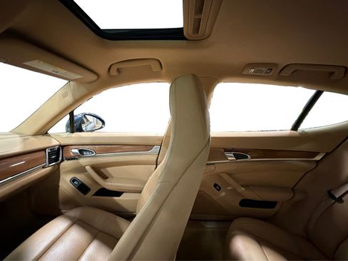 Used 2014 Porsche Panamera RWD image 41