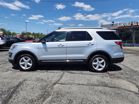 Used 2016 Ford Explorer XLT w/ Equipment Group 202A AWD/4WD image 11