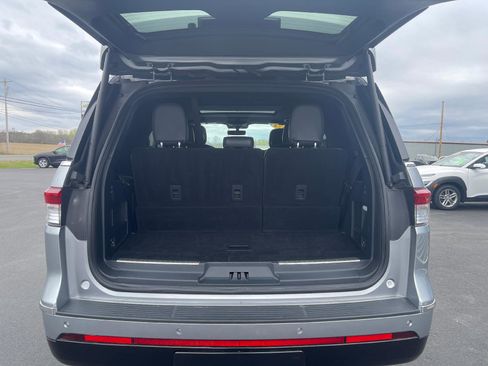 Used 2024 Lincoln Navigator Premiere AWD/4WD image 8