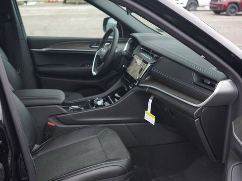 New 2026 Jeep Grand Cherokee Altitude image 28