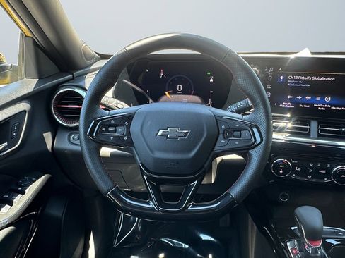Used 2025 Chevrolet Trax RS FWD image 12
