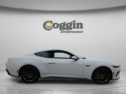 Used 2024 Ford Mustang GT Premium image 6