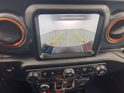 Used 2022 Jeep Gladiator Mojave w/ Cold Weather Group image 17