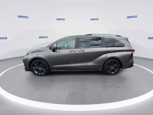 Used 2022 Toyota Sienna XSE FWD image 5
