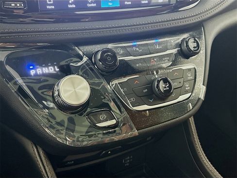 New 2026 Chrysler Pacifica Pinnacle image 12