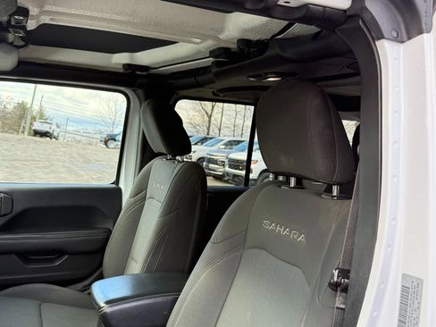 Used 2018 Jeep Wrangler Unlimited Sahara w/ Dual Top Group image 18