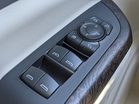 Used 2023 GMC Acadia Denali w/ Denali Technology Package image 24