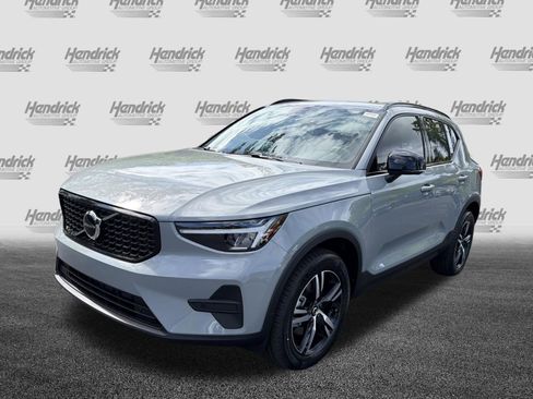 New 2026 Volvo XC40 B4 Core w/ Climate Package image 5
