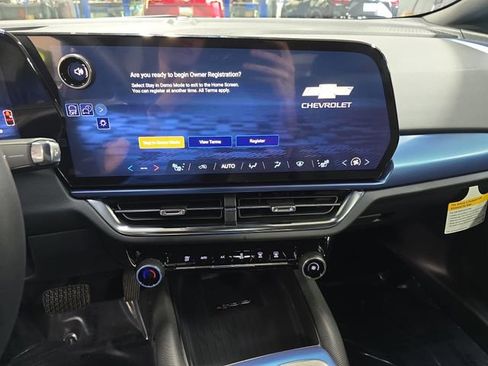 New 2026 Chevrolet Equinox EV LT image 21