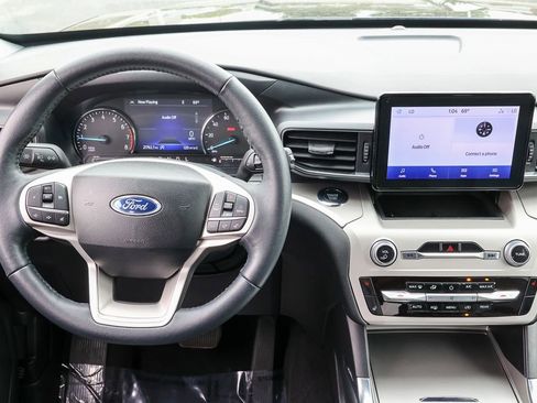 Certified 2023 Ford Explorer XLT w/ Equipment Group 202A AWD/4WD image 7