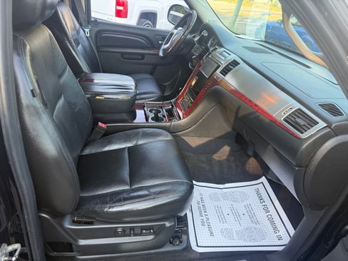 Used 2011 Cadillac Escalade AWD image 61