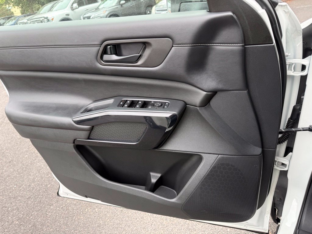 Certified 2024 Nissan Pathfinder SV AWD/4WD image 18