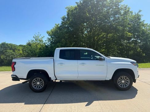Used 2024 Chevrolet Colorado LT w/ LT Convenience Package II RWD image 2