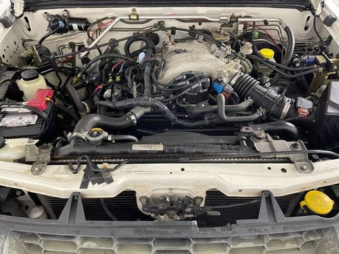 Used 2004 Nissan Xterra XE image 19