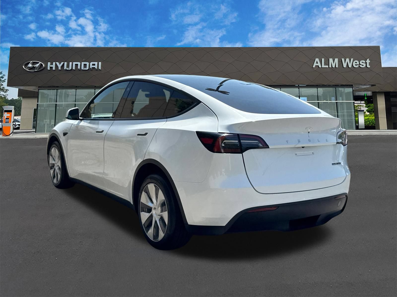 Used 2023 Tesla Model Y Long Range AWD/4WD image 7