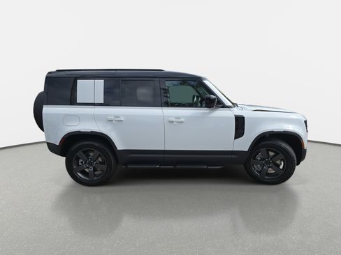 New 2026 Land Rover Defender 110 S image 4