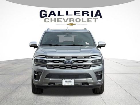 Used 2023 Ford Expedition Platinum image 3