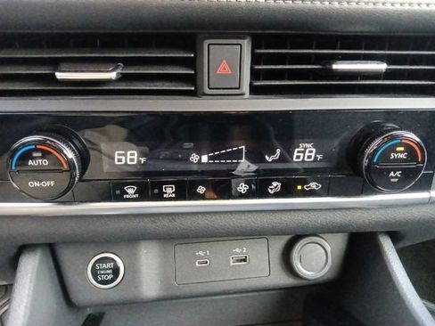 Used 2023 Nissan Rogue SV image 23