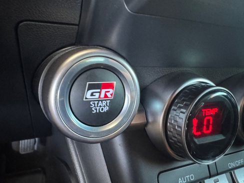 Used 2024 Toyota GR86 CAR image 13