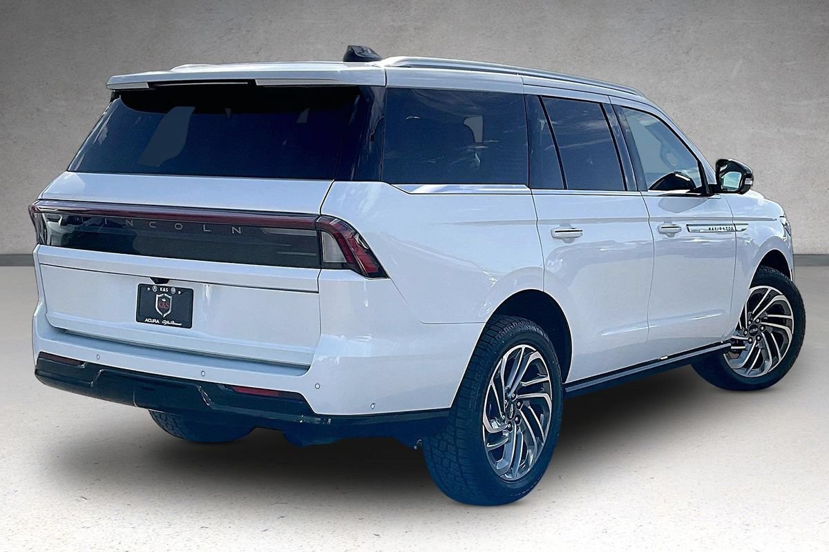 Used 2025 Lincoln Navigator Reserve AWD/4WD image 36