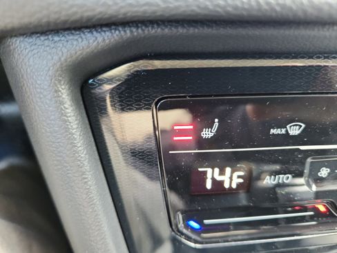 New 2026 Volkswagen Taos SE image 18