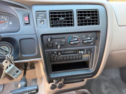 Used 1998 Toyota Tacoma 2WD Regular Cab image 24