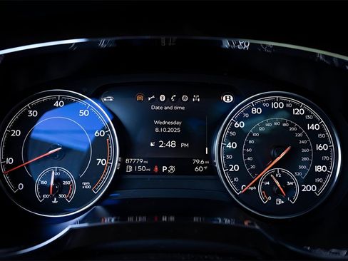 Used 2017 Bentley Bentayga image 22