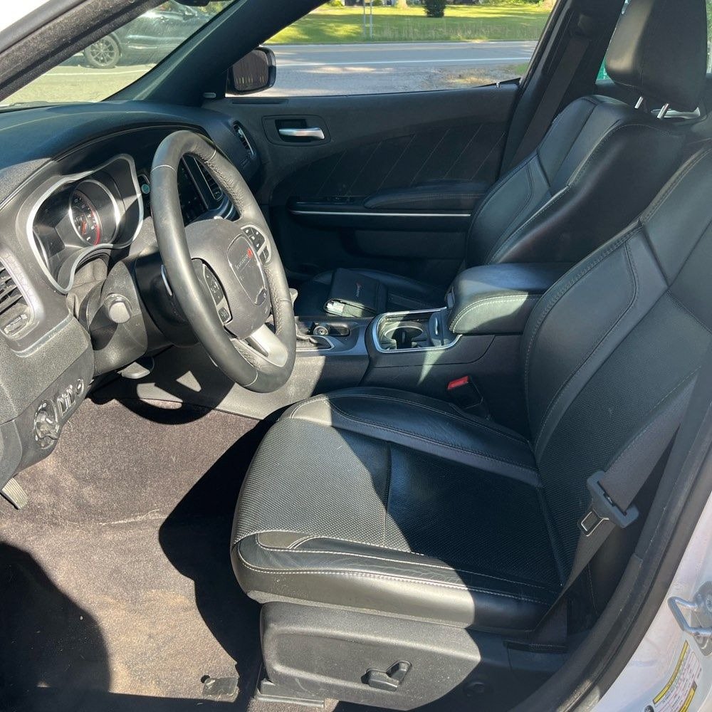 Used 2017 Dodge Charger R/T w/ Plus Group RWD image 5