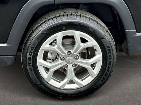 Used 2024 Jeep Compass Latitude image 38