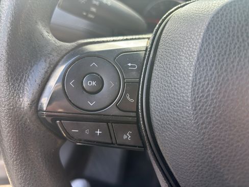 Used 2019 Toyota RAV4 LE FWD image 9