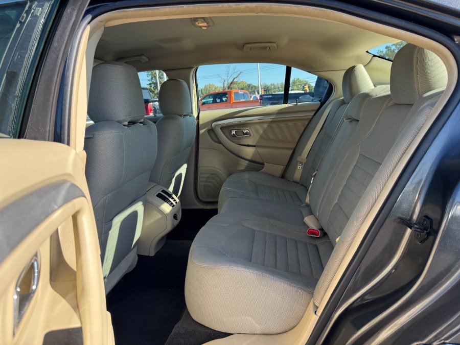 Used 2018 Ford Taurus SE FWD image 16
