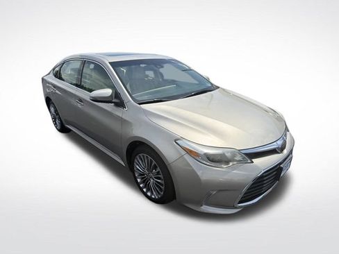 Used 2016 Toyota Avalon Limited w/ Toyota Safety Sense Package FWD image 8
