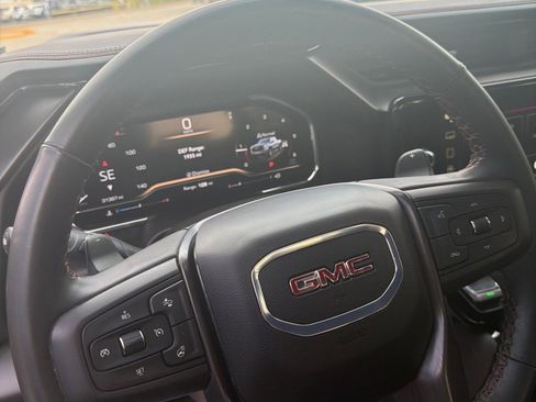 Used 2025 GMC Sierra 1500 AT4 AWD/4WD image 12