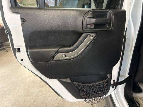 Used 2017 Jeep Wrangler Unlimited Sport w/ Quick Order Package 24S AWD/4WD image 33