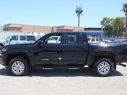 Used 2024 Toyota Tacoma SR5 AWD/4WD image 7