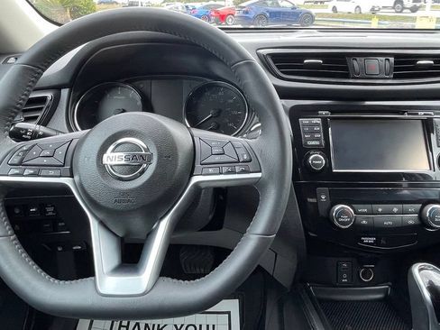 Used 2017 Nissan Rogue SL w/ SL Premium Package FWD image 17
