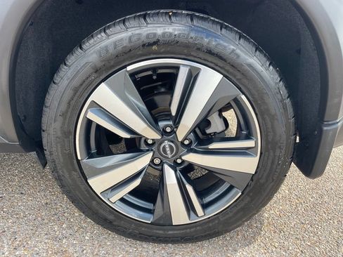 Certified 2023 Nissan Rogue SL w/ SL Premium Package FWD image 18