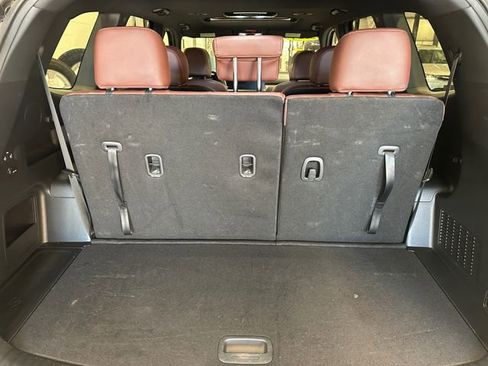 Used 2024 Kia Telluride EX w/ EX Captain's Chair Package FWD image 17